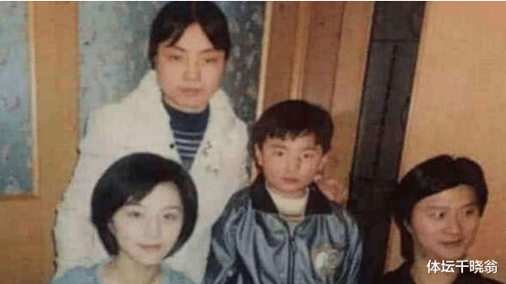 范冰冰：范冰冰15岁上学照片被疯传，网友直呼：整没整容一目了然