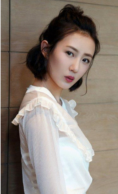 吕丽萍|张丰毅吕丽萍联手，5年都没把儿媳捧红，却被靳东一部剧带火了！