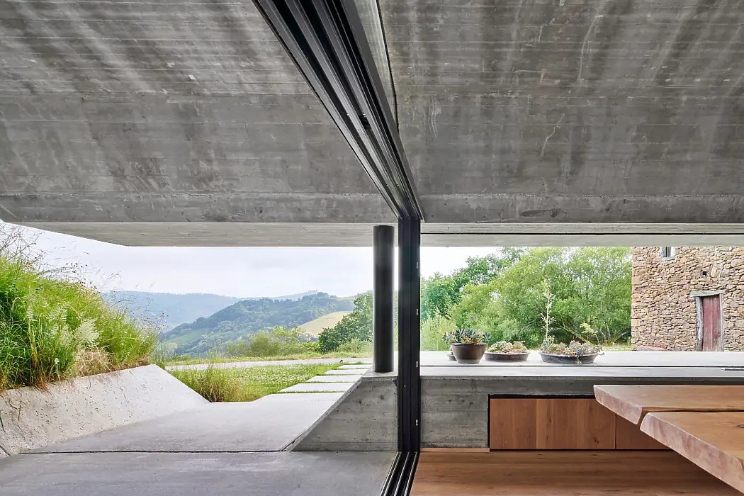 『』全球家居设计 TOP 10： 西班牙传统水泥石别墅