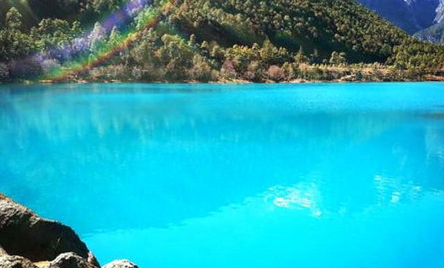 云南|九寨沟的湖水为何是蓝色的，看完原因，你懂了吗？