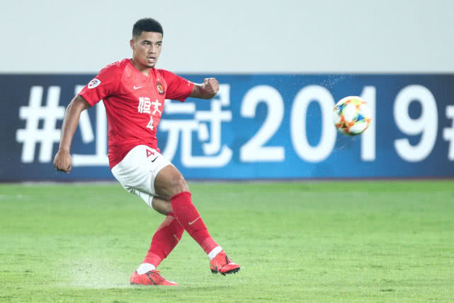 「广州恒大」国足恐失后防核心？曝FIFA翻脸拒绝让布朗宁为国出战！逼恒大出狠招