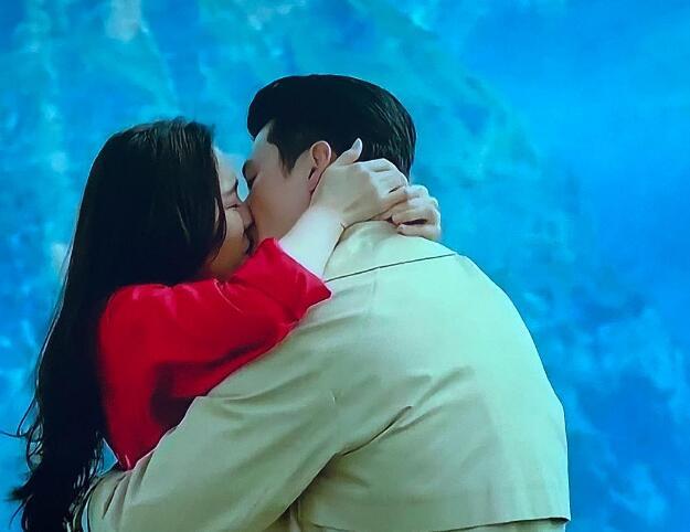 杨迪|热搜预定！疑杨迪马思纯互相依偎泡温泉，网友：本人亲测是真的