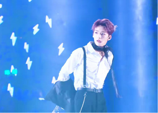 演唱会|R1SE巡回演唱会,何洛洛Badguy引粉丝尖叫,演唱会变身蹦迪现场