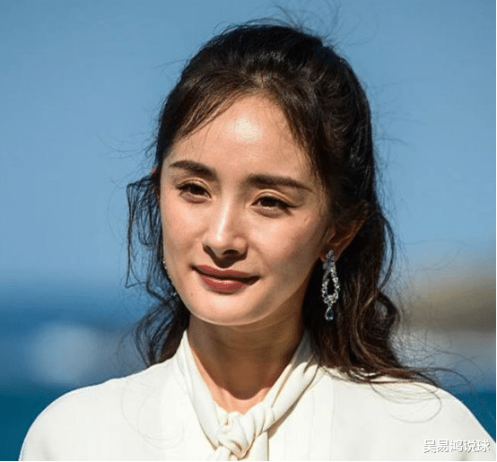 #杨幂#杨幂私服自拍照遭到了“照妖镜”滑铁卢，全球代言人惨翻车