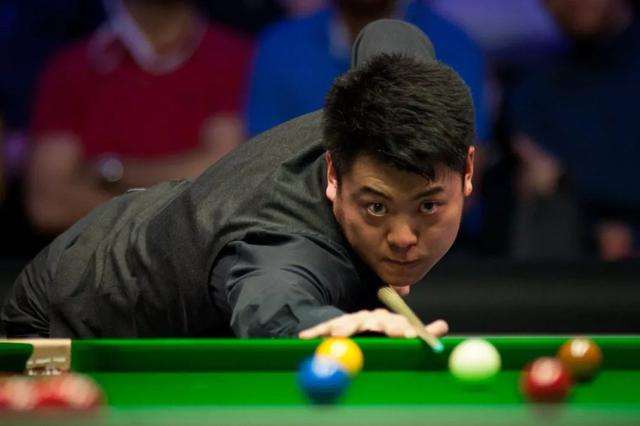 梁文博|梁文博将对手打到情绪失控！卡特生日当天出局，多位名将遭爆冷！