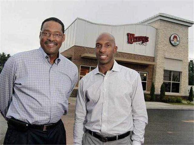 「科比·布莱恩特」NBA绝对不会破产的5大巨星，詹皇上榜，一人用100万赚了6亿！