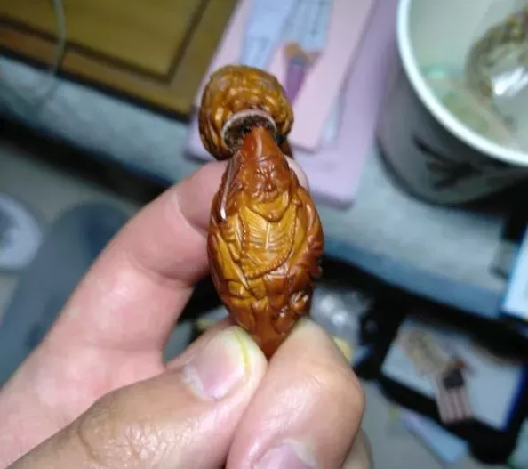 沉香：刀尖上的艺术——夹生橄榄核