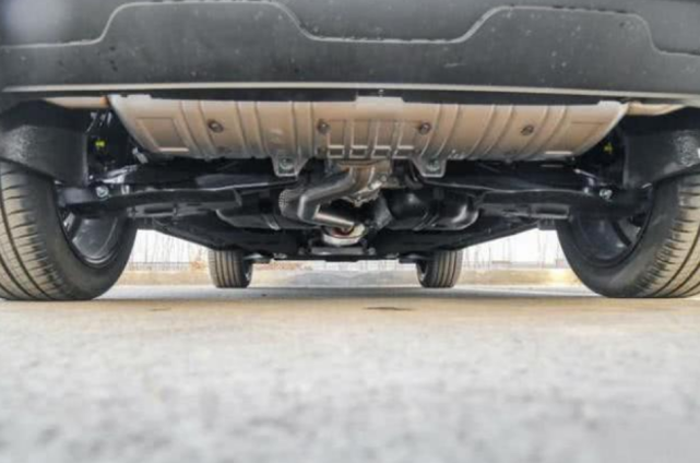 红旗@全系标配2.0T 224马，造型不输宝马X3，中型豪车不足20万