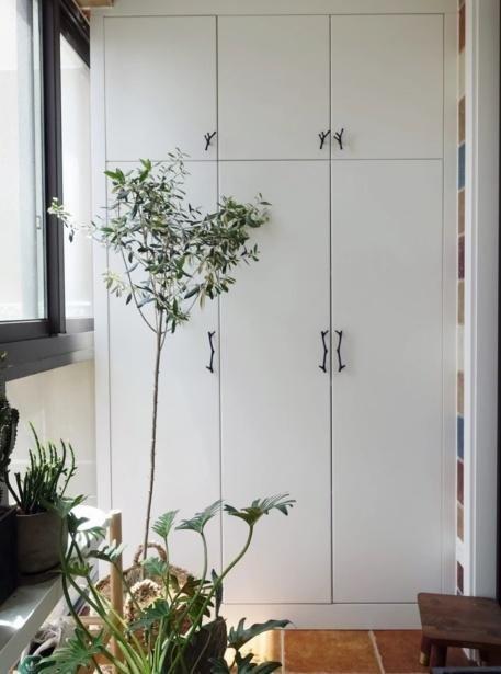 「」媳妇坚持在玄关做“柜中柜”，客厅不吊顶，完工后都夸实用！晒晒