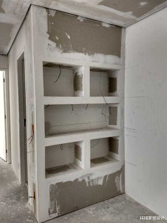 老年小妙招|阳台做收纳不必打柜子，侧墙挖壁龛放上编织篮，置物能力照样一绝