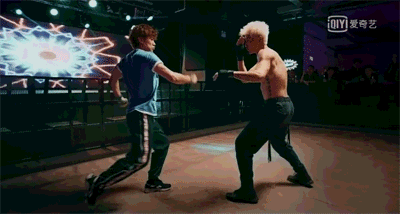 「最燃的拳头」最燃的拳头打开网络电影一片新天地！