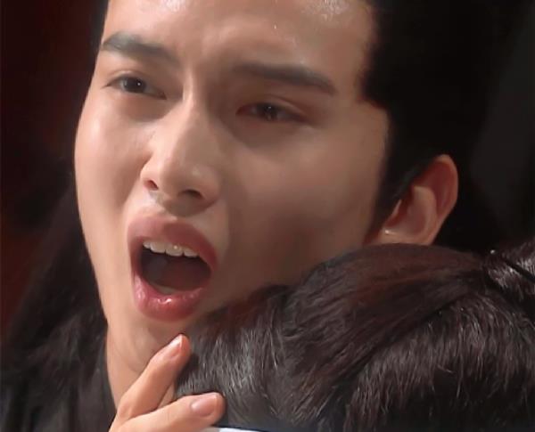 火箭少女|《演员请就位》“拔丝吻”只是小场面，被删的“便秘哭”才是王者