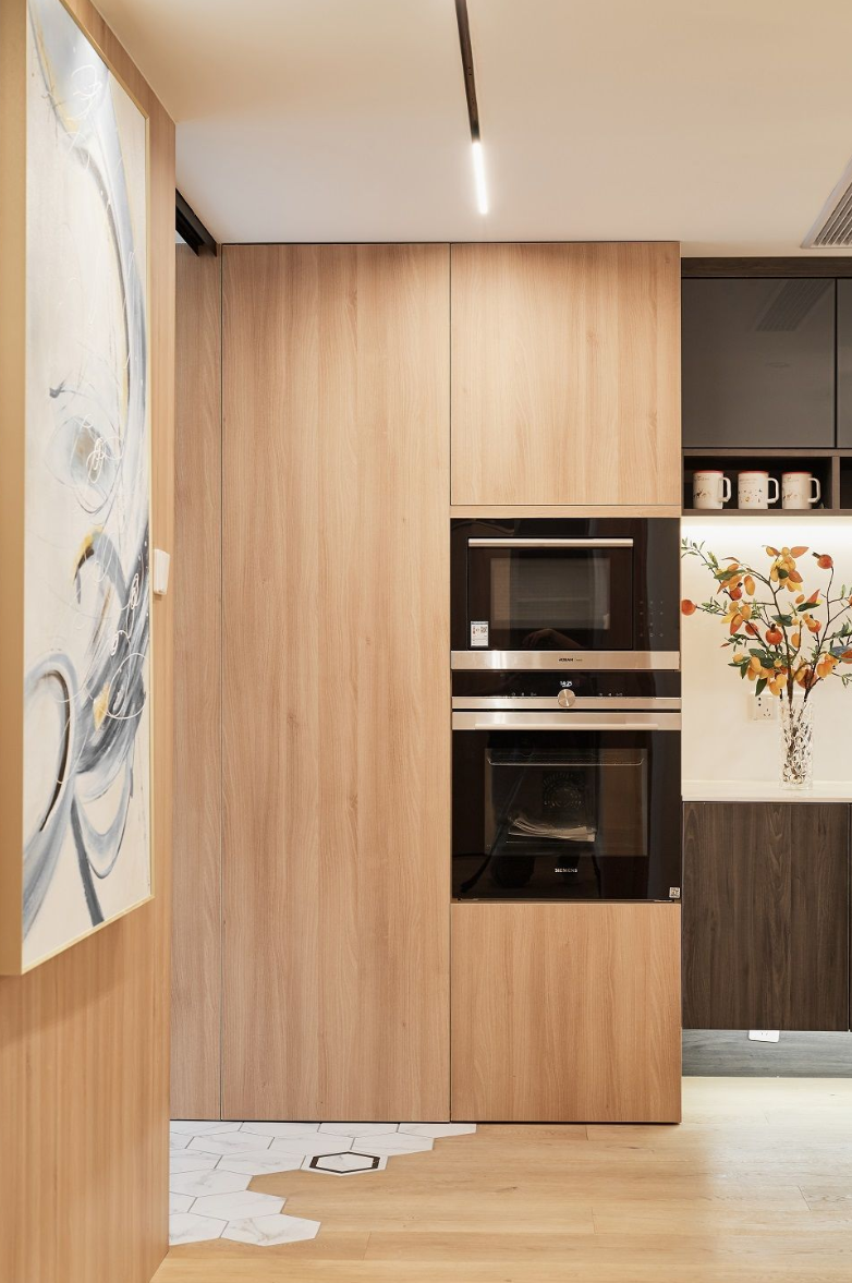 |为避开卫生间的门,她直接更改入户门位置,连邻居都说巧妙