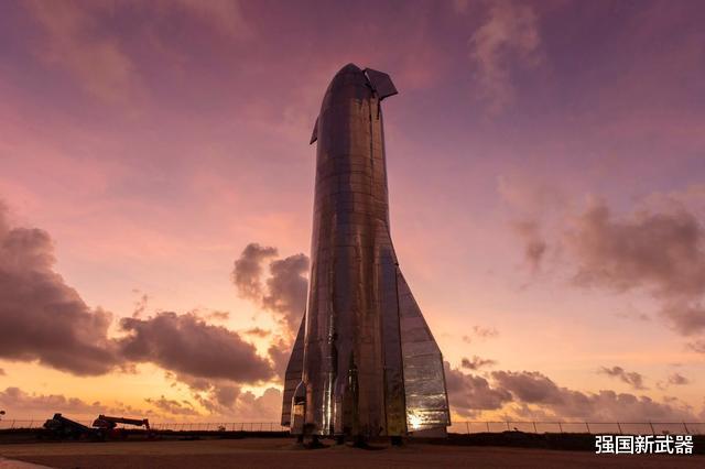 『龙飞船』一边爆炸,一边升天,龙飞船开创人类载人航天历史,技术超越中俄