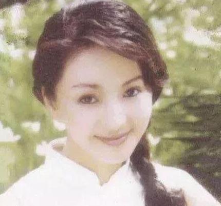 刘丹|20年前，“香妃”被甩车外10米，头骨破裂而亡，父亲哥哥相继去世