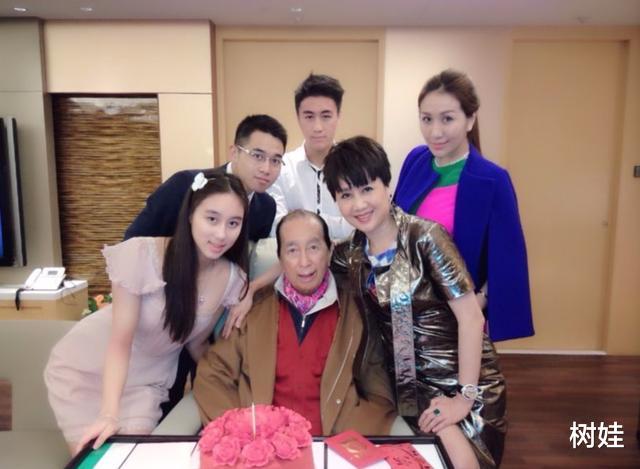 何鸿燊■何鸿燊28岁神秘儿子何猷邦患病长居国外，梁安琪首度承认儿子身份