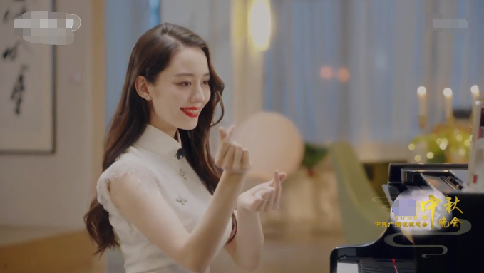 央视|央视秋晚全员高颜值:关晓彤大胆尝试性感风,韩雪中国风红裙吸睛