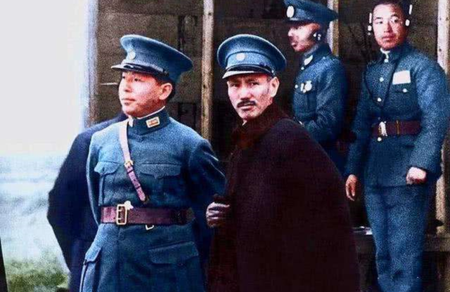 「张学良」张学良100岁时遇到一位年轻人，得知他身份，少帅一愣，一语不发