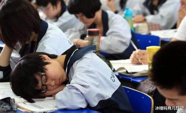 中小学|高一学生现状：一天只睡5小时，一周只休半天假，这样学有意思吗