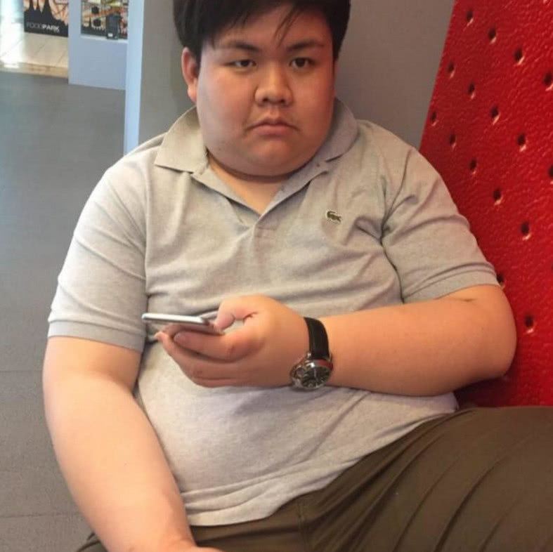 ▲泰国一个小伙常被人称作“死肥宅”,减肥成功后,女生们眼睛挪不开了