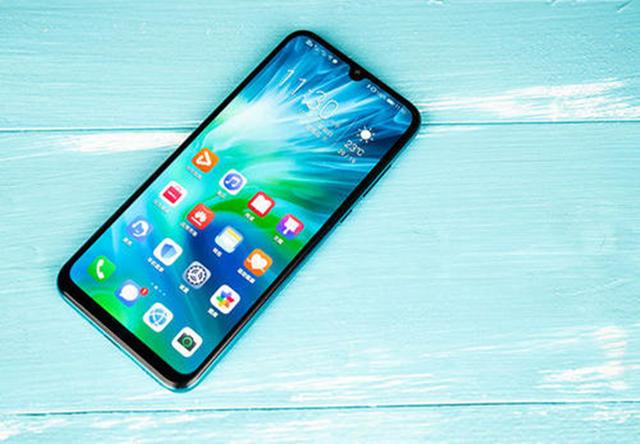 「华为荣耀」低至899，屏下指纹+4800万三摄+20W，体验太惊喜！