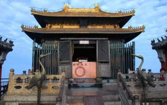 武当山|武当山长明灯600年不灭，却被游客一语道破，你知道是什么原因吗