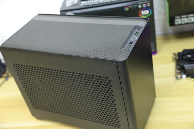 显卡|刷新对itx的认识,又是水冷又是长显卡的性能级itx主机