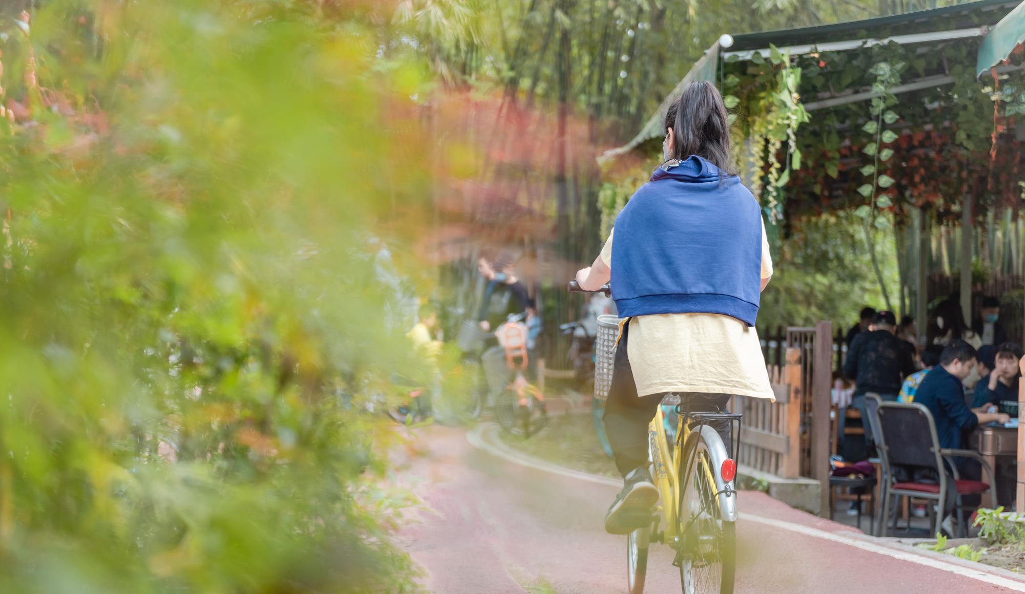 成都■成都人的散步绿道有多浮夸?沿途都是茶馆和农家乐,还能烧烤垂钓