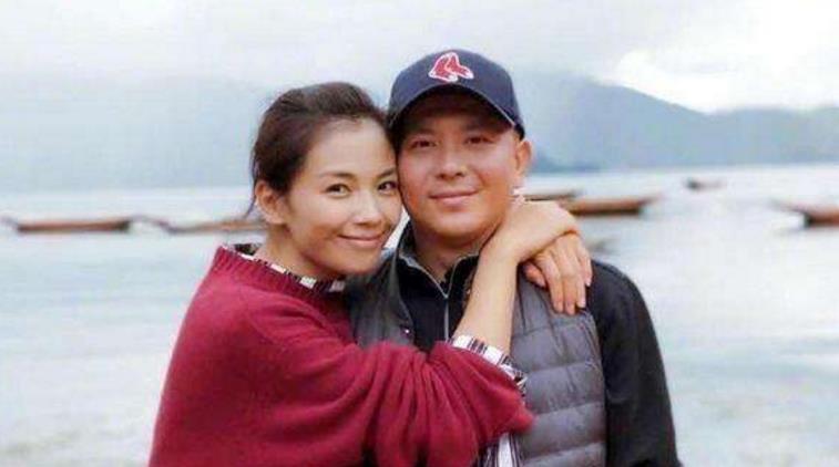 赵薇|结婚23年没做过家务，丈夫在狱中离世，独自一人还清千万债务！
