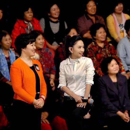 [王芳]45岁知名主持人和61岁搭档，老公、同事傻傻分不清？粉丝不输网红