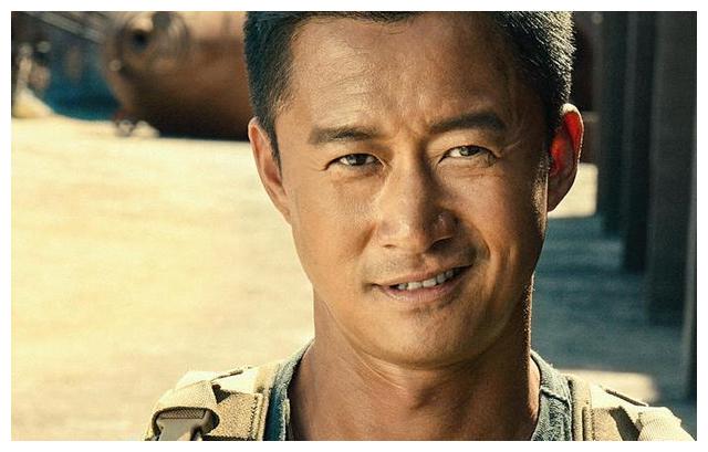 吴京|他曾和吴京是演对手戏，如今一个票房过百亿，一个还在装嫩