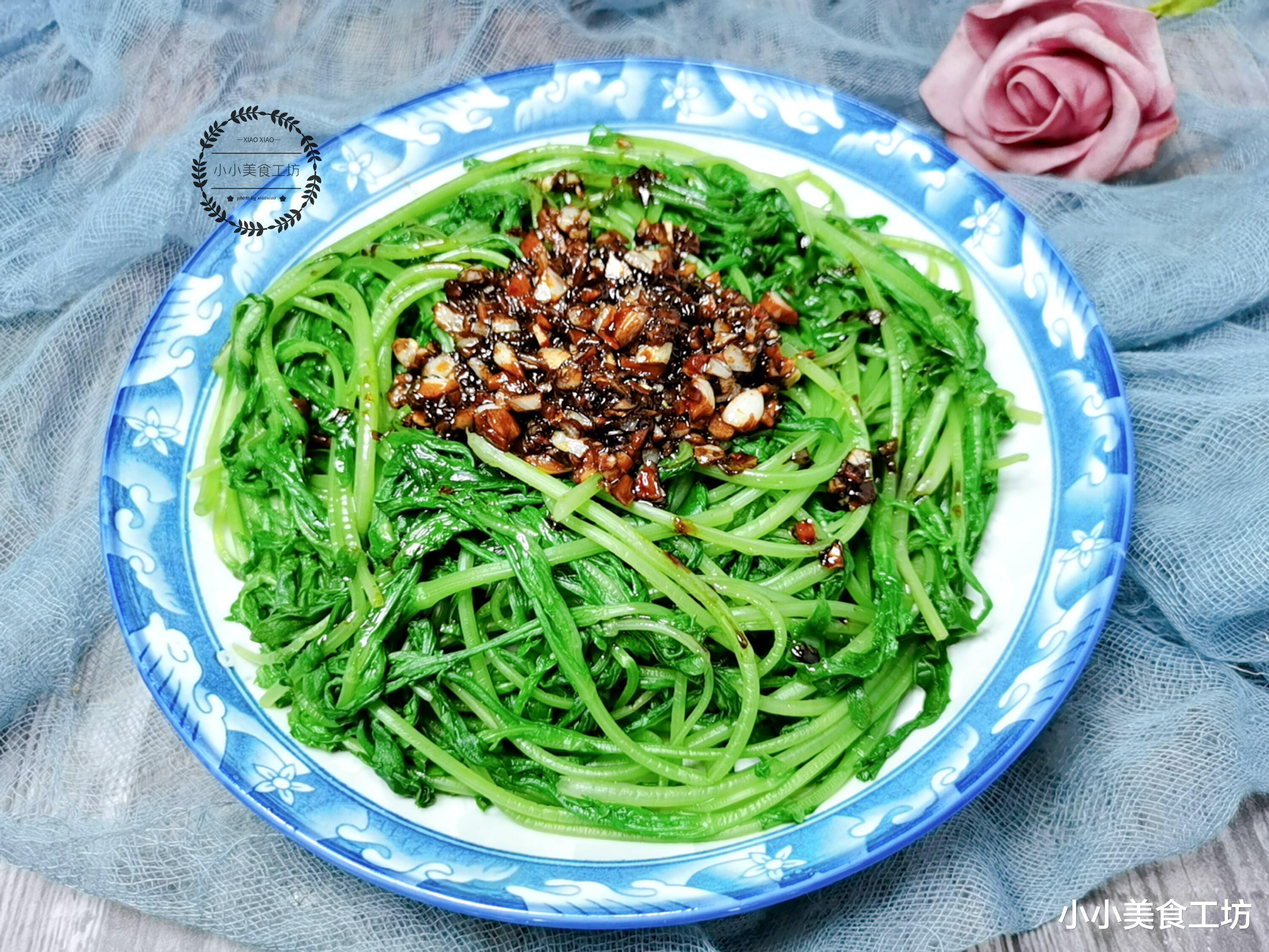茼蒿|秋天，吃土豆萝卜不如吃它，维C含量极高，3元做1盘，家家吃得起