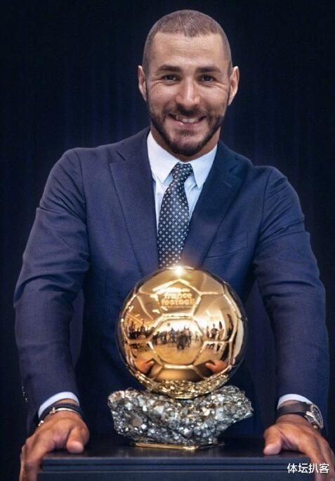 皇家马德里|2-1!皇马时隔3年重夺西甲冠军,全队疯狂庆祝,10连胜吊打巴萨!