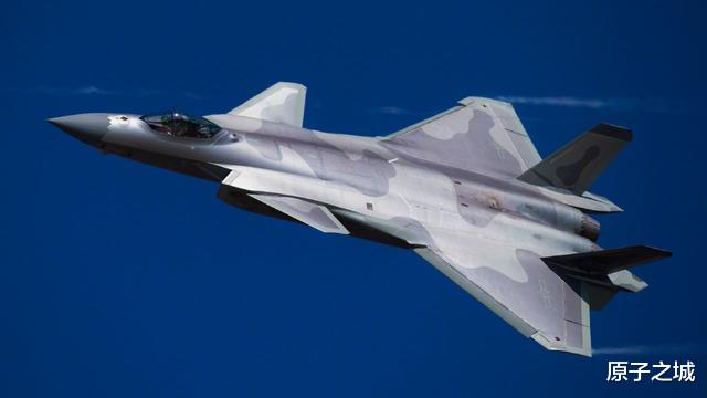 歼-20@各国都喜欢仿制F22，为何没人仿制歼20？国际专家给出无奈答案