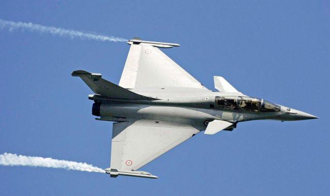 印度|亚洲首艘核航母即将问世，配备50架隐身战机，张召忠却不看好