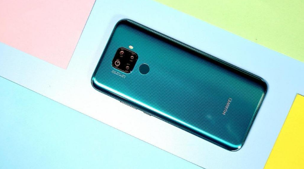 任正非|华为开启清仓模式，中端旗舰跌成千元机，256GB+极点全面屏