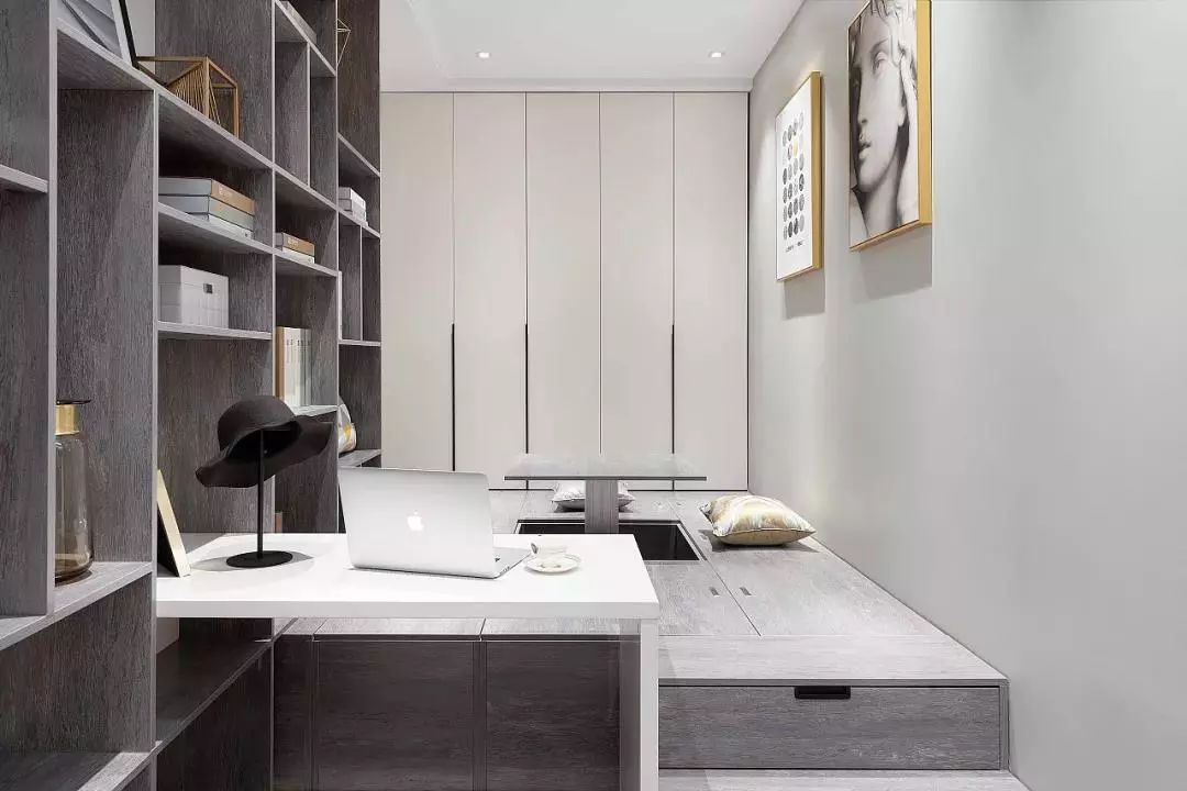 「」卧室再小也要装柜子，越来越多人这样设计，收纳太强大了！