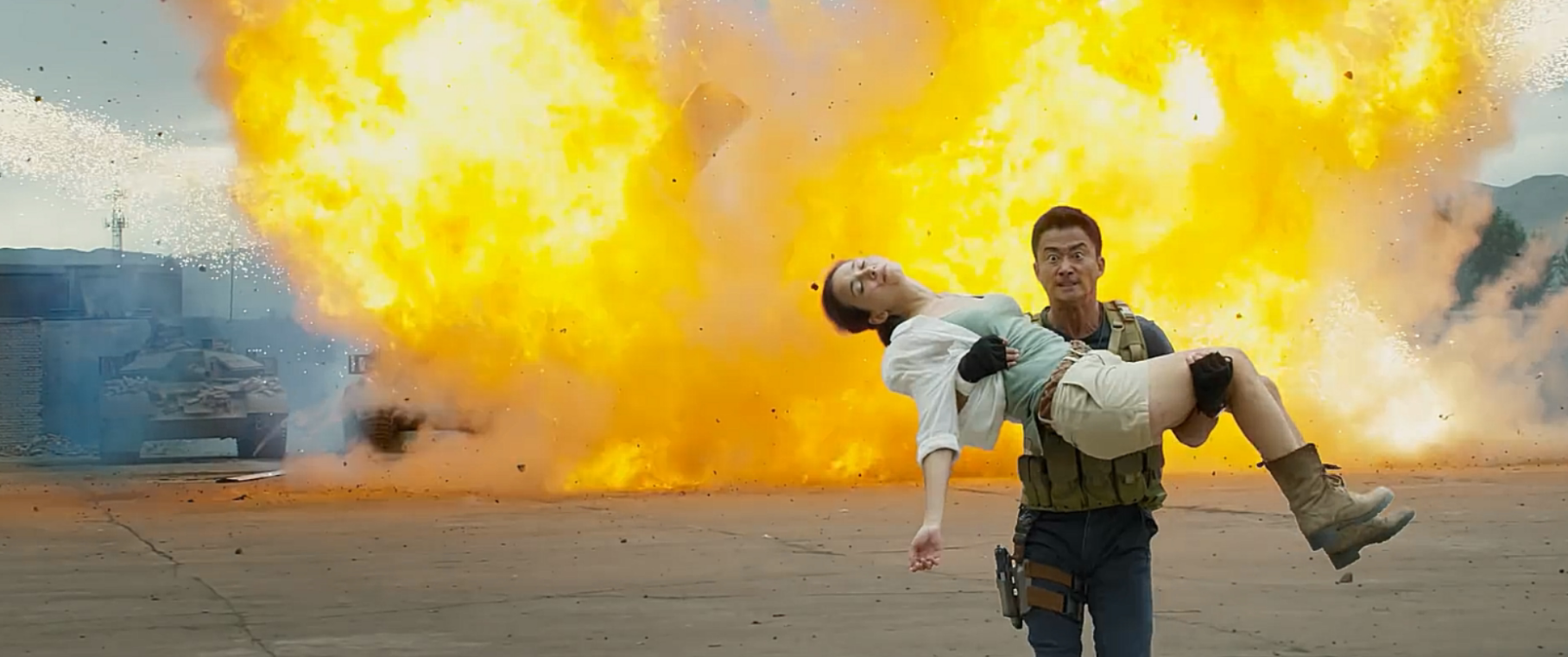 电影院|复工首日22部电影抢着上映，吴京星爷来了，这部小成本片是重头戏