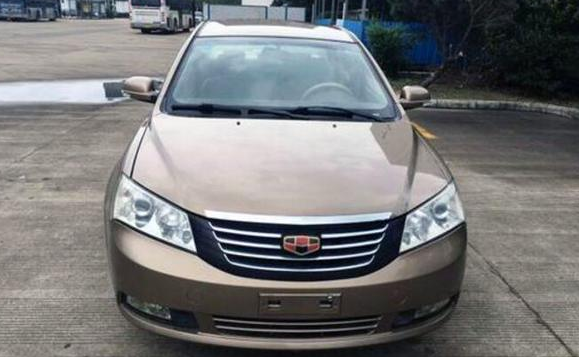 吉利帝豪■9万买车表哥选择吉利帝豪，我买二手凯美瑞，2年后他直呼后悔！