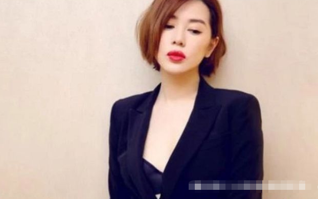 余男|她和导演同居12年，怀孕3个月被抛弃，如今身价40亿仍孤身一人