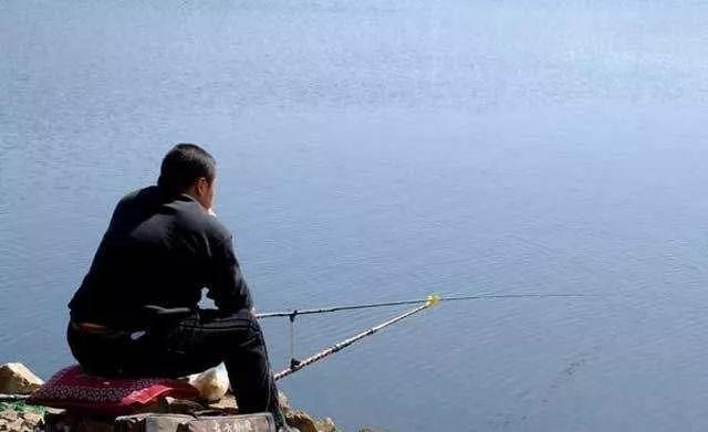 ##钓鱼的那些黄金时间：久晴转雨鱼儿活跃，把握好就能爆护——盛世三渔