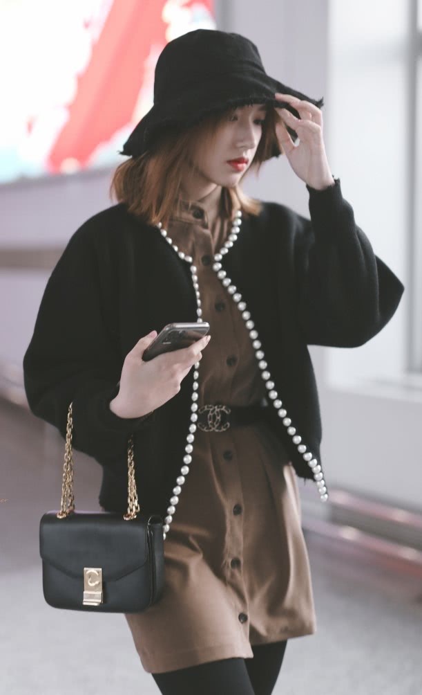 「程潇」程潇到底有多会穿？黑色腰带勾勒出纤细腰围，真是非常带感了