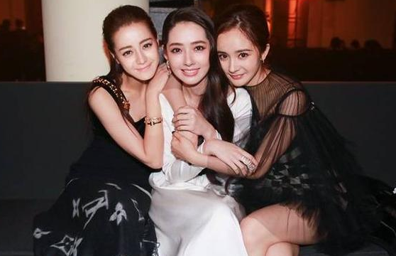 迪丽热巴■热巴娱乐圈四位“铁闺蜜”，前三位大红大紫，唯独最美的她被遗忘