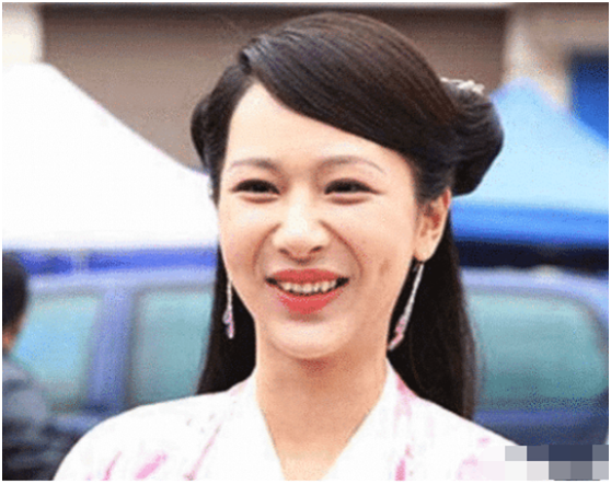 林心如■同样是大笑， 林心如丑， 赵丽颖丑， 杨紫丑， 而她是好看