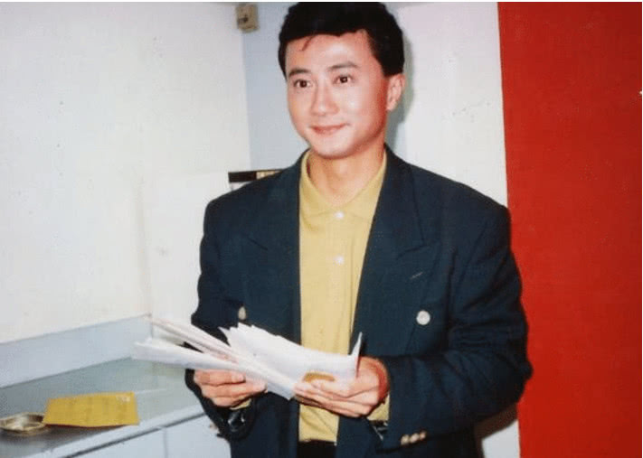 李连杰|他是《少林寺》原定男主角，演到一半被替换成李连杰，至今意难平