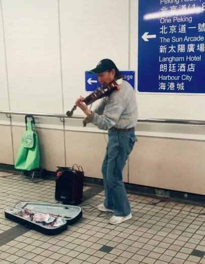 刘长生|青翼蝠王流落街头为生，高龄状态憔悴不堪，已靠卖艺生活两年