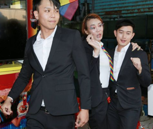 [惊雷2玄月]女星自认比泫雅美，出唱片做生意败光家产账户剩0元，现推餐车卖冰淇淋维生