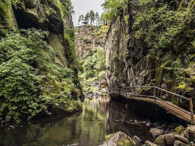 九寨沟|东北竟也有个“九寨沟”，夏季平均气温20度，景色优美却少人知