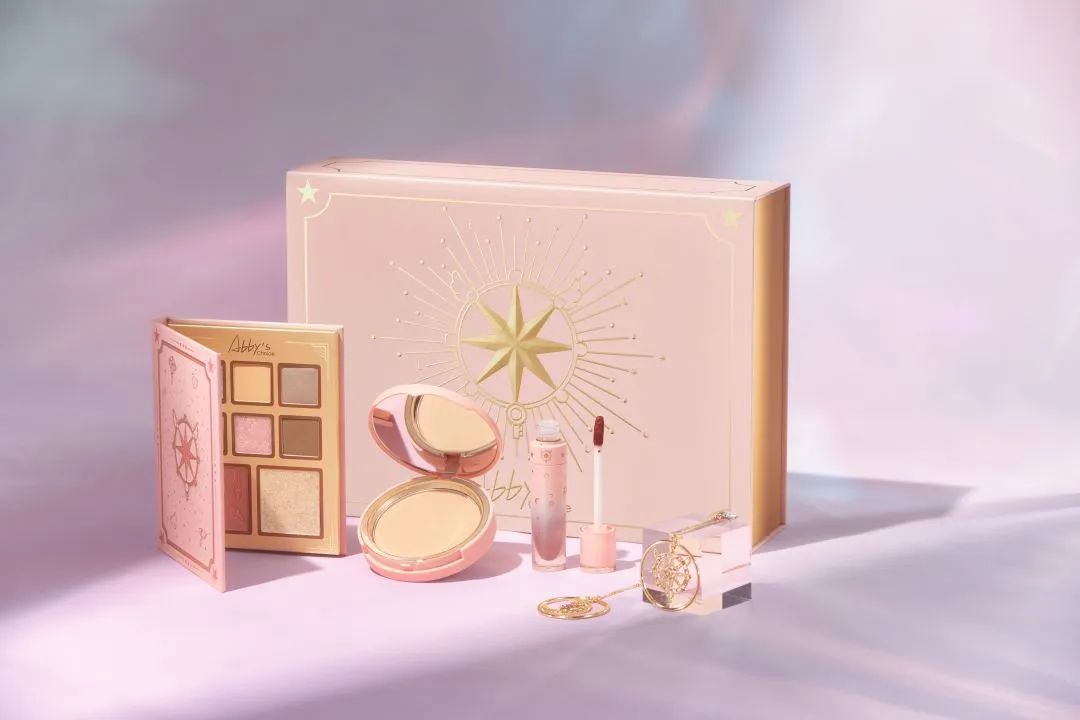 [美少女战士]小樱、美少女战士......联名彩妆，都开始用动漫引诱大家剁手了