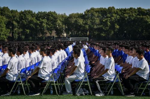 高校|高考报考高校究竟有“多冷”？后边的录取分数线会下降吗？